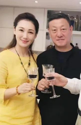 当年，刘大印对张宏光说：“《康熙王朝》投了2000万，主题曲必须刘欢唱。”张宏光