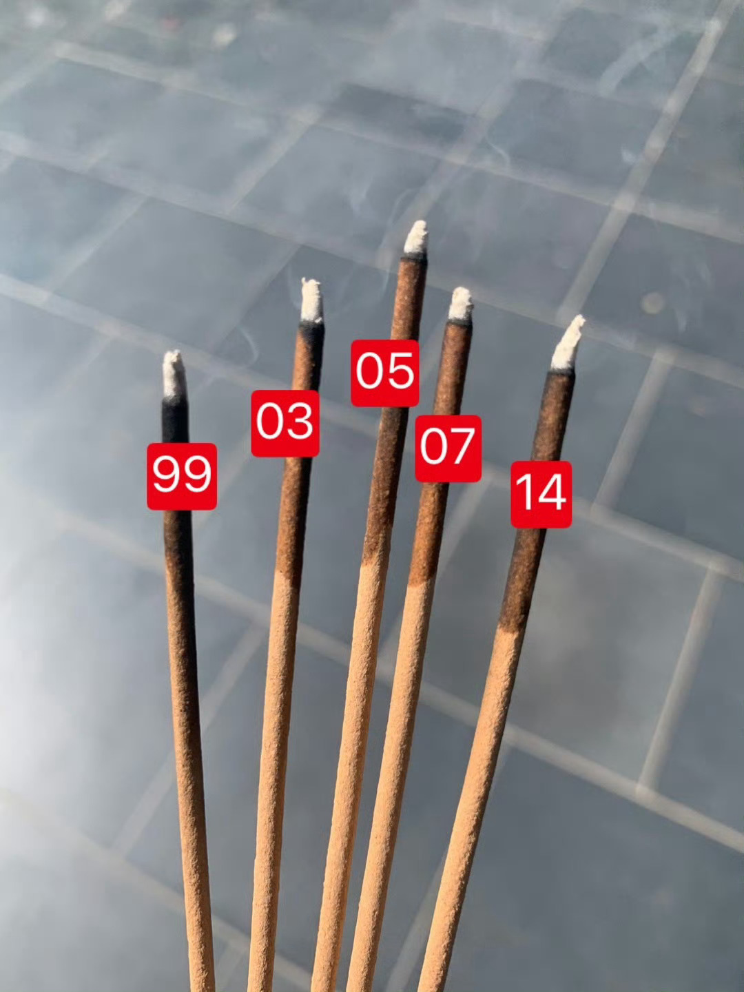 明天又到了一年一度的上香环节[doge]去年我是在选秀大会前一天去上香的，现在也