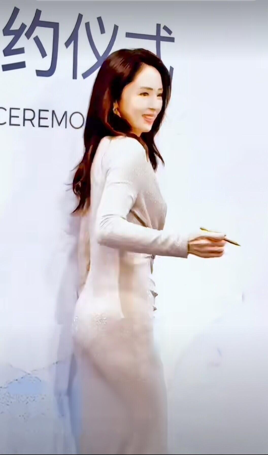 董璇迷人的透明有痕衣服 