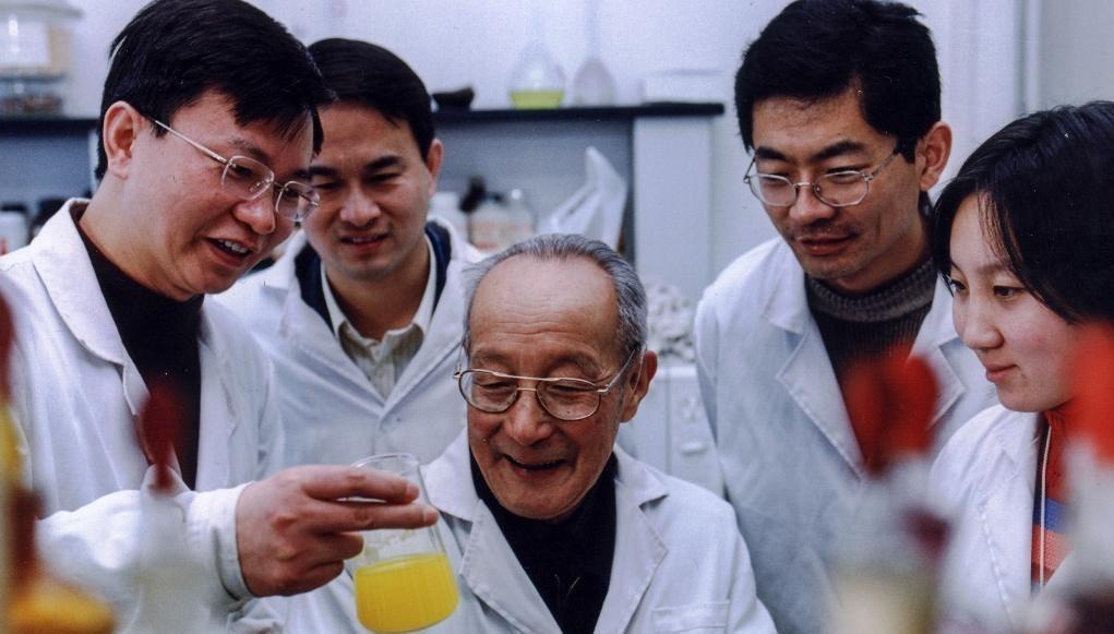 1991年，美军只用了42天就把伊拉克打服了。全世界的军事专家都在分析：为什么这