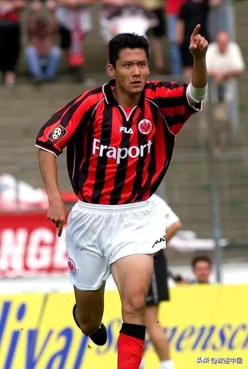 留德效力的第二年，凯泽斯劳滕曾开出400万马克报价求购杨晨，这笔转会最终未能成行