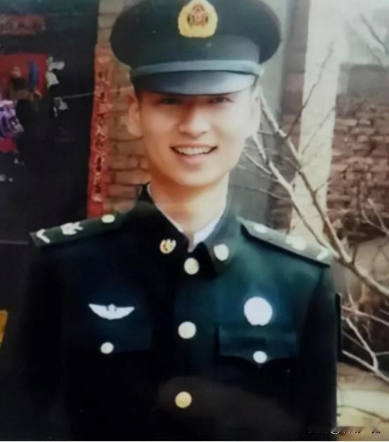 2020年，24岁的儿子不幸牺牲，母亲在整理他的遗物时，发现了一位女孩的照片，她