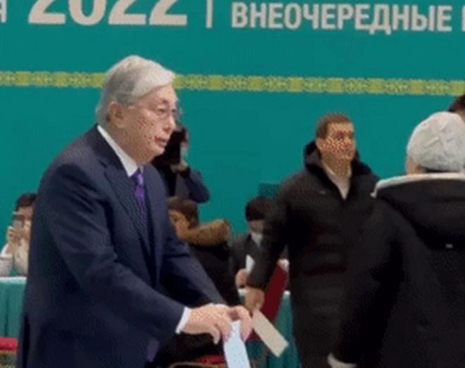 全民公投!总统亲自到场投票,哈萨克斯坦或将迎来大变天！
 
可能很多人对哈萨克斯