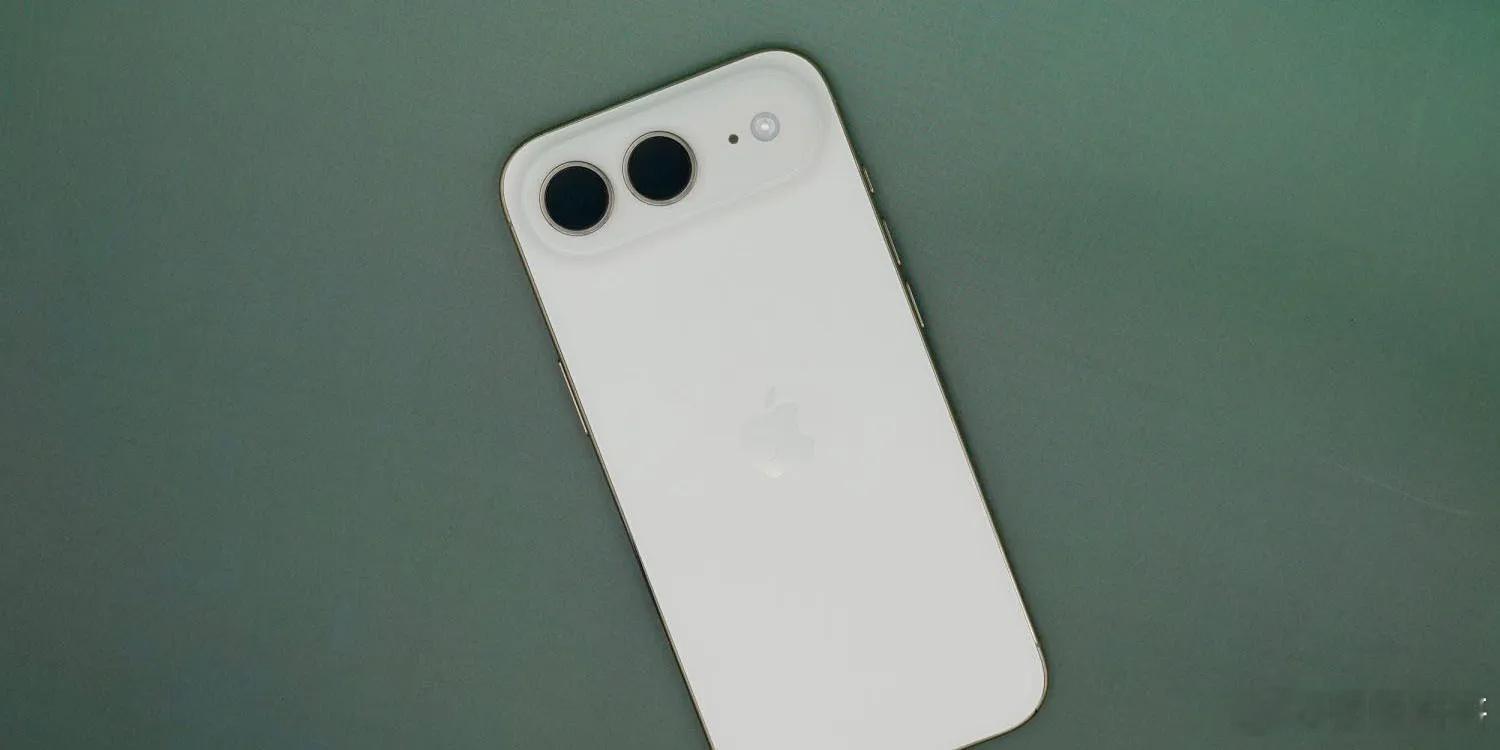 进入新一代iPhone产品迭代周期，Apple产品线的布局逻辑逐渐清晰。相较于往