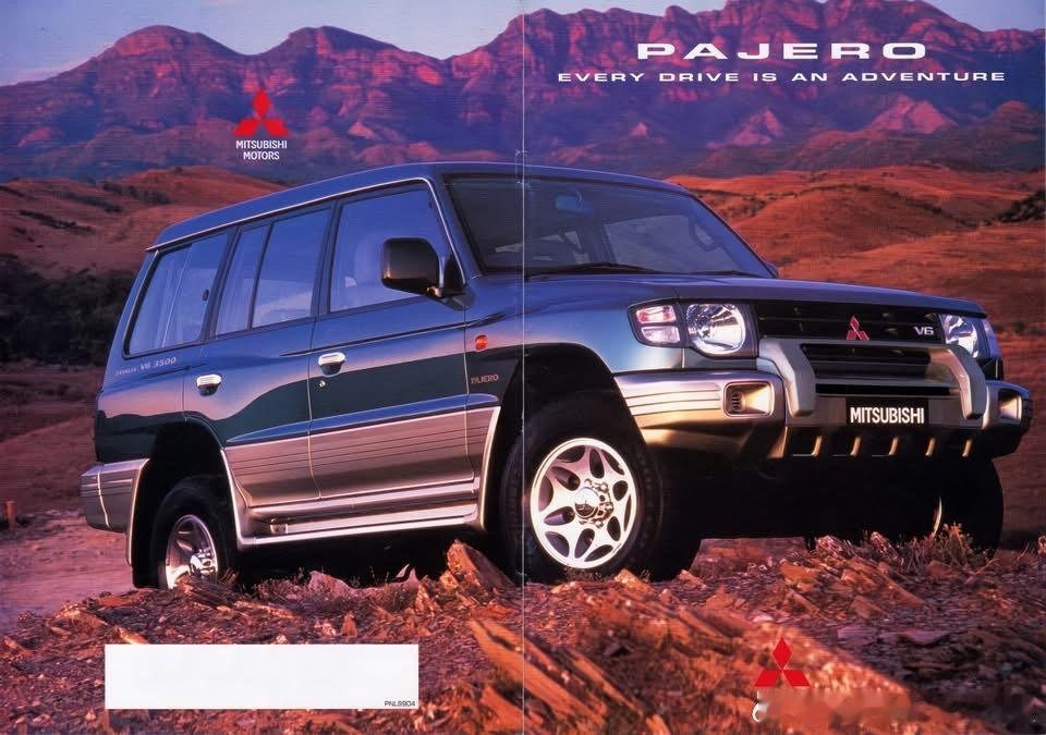 帕杰罗V45属于第二代三菱帕杰罗，生产于1991年至1999年。搭载3.5L V
