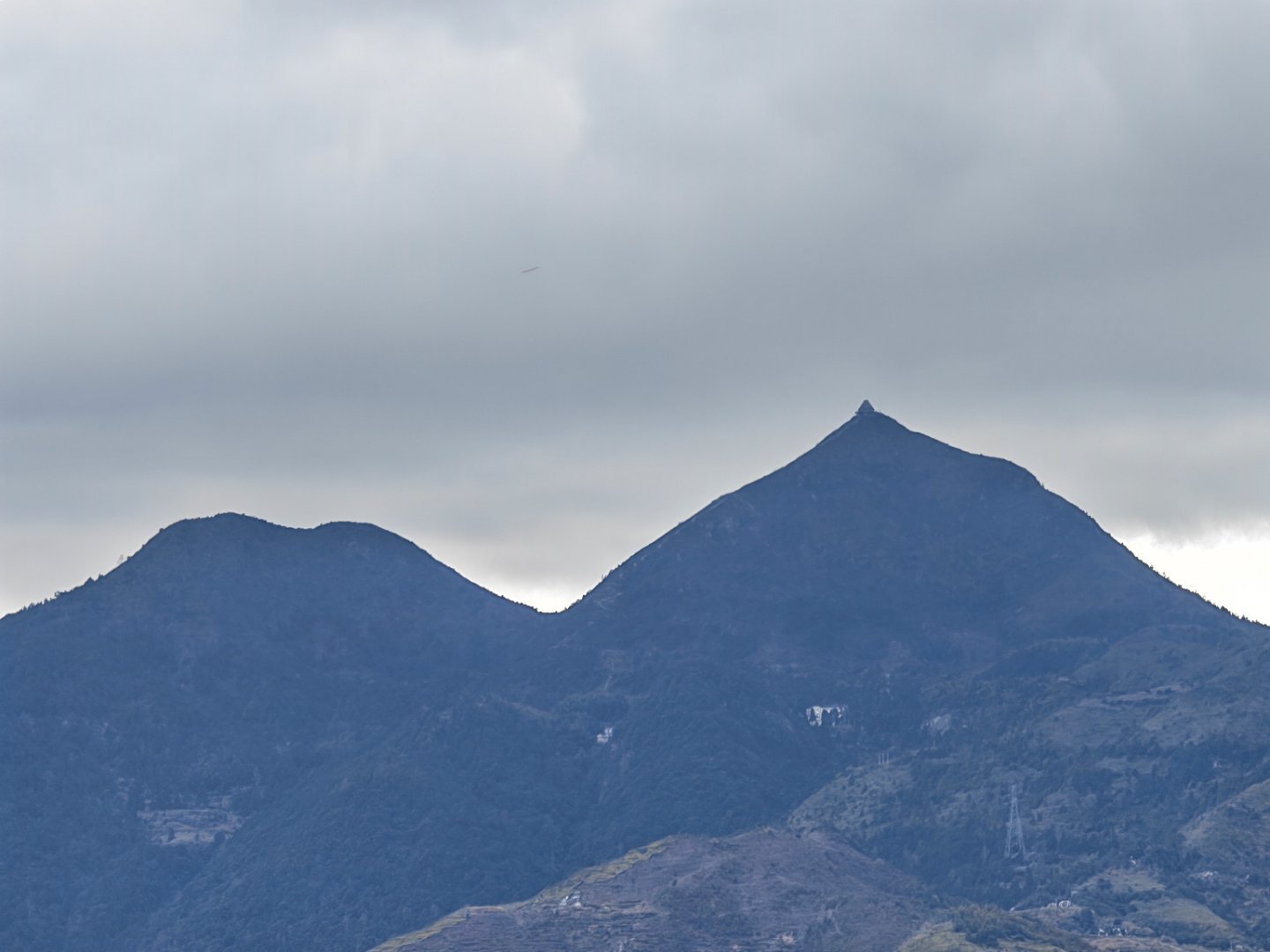 烟雨凄迷的早上，踏着晨露出发每天早起打卡