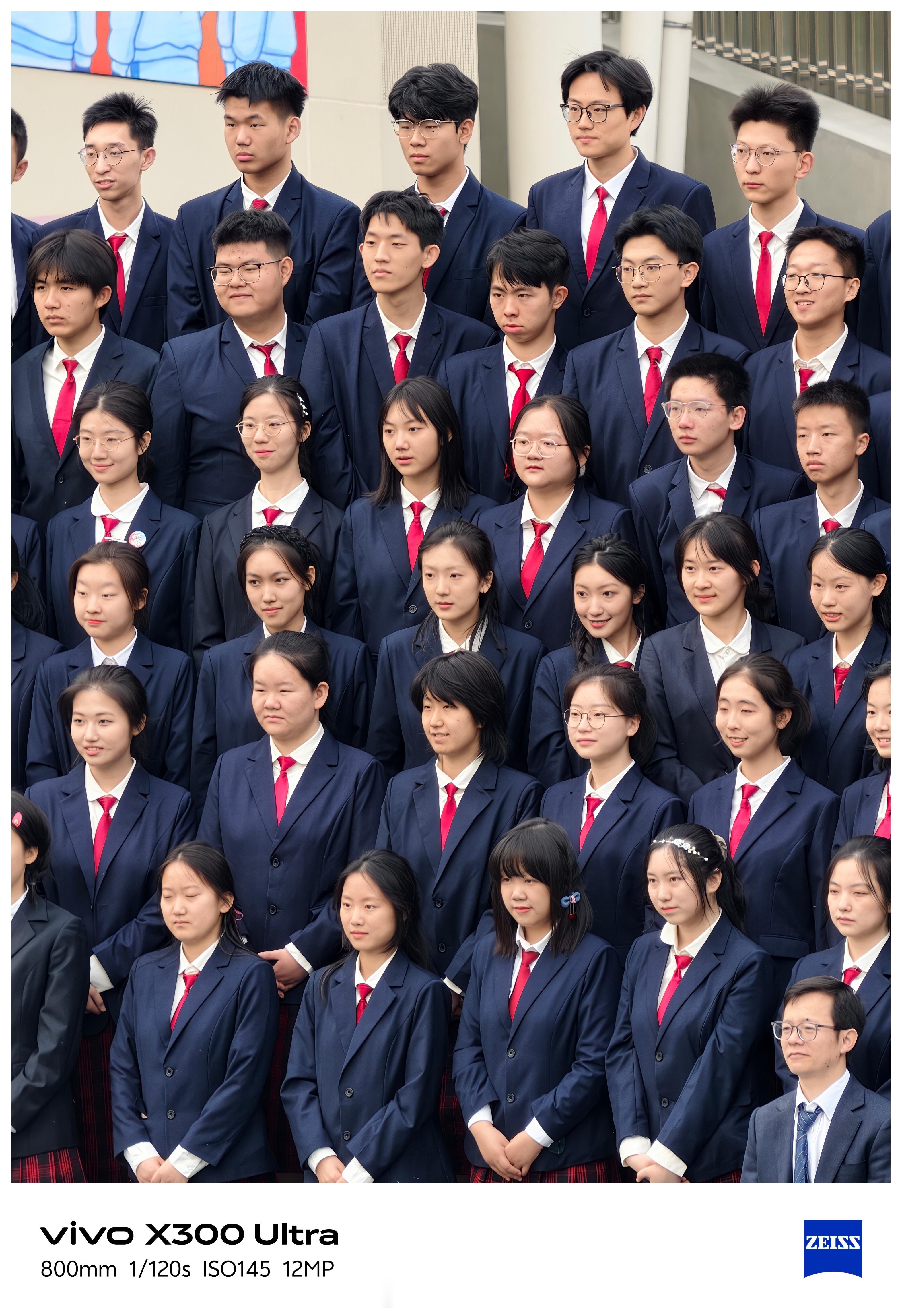 正好早上高新一中拍毕业照，用X300Ultra+400增距镜为年轻人们记录一下不