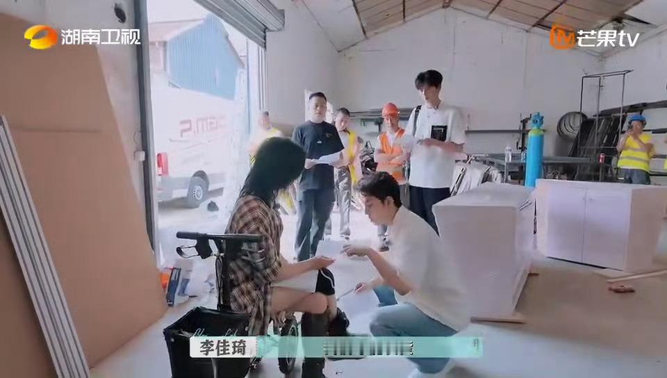 有尚雯婕李佳琦在包安心的咱就是说这个家不能没有尚雯婕和李佳琦啊，两人仿佛定海神针