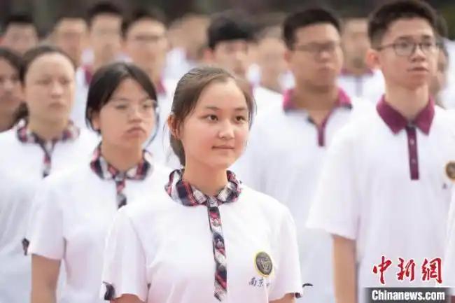 在西安，为什么校外大机构千万别去，理由有以下几点：
1.众所周知的那几个所谓有品
