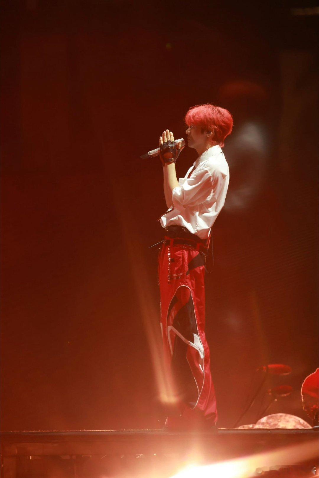 李荣浩大连演唱会官宣 心里住着“黑马”的各位大连镇民，请注意！李荣浩「黑马」世界