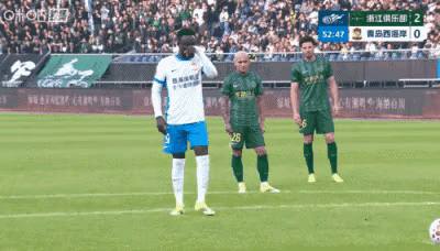 青岛西海岸这点球未进 很伤士气

上半场，青岛西海岸的后防两度被浙江队攻破，浙江