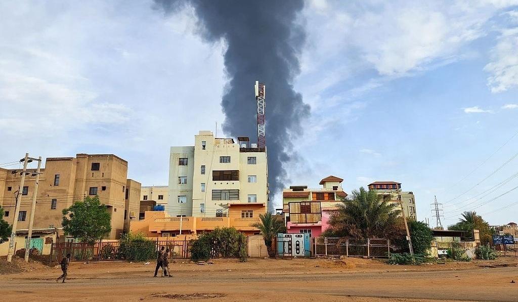 停火次日就开火！苏丹快速支援部队“假和平”遭揭穿，150名青少年被绑架
 
11