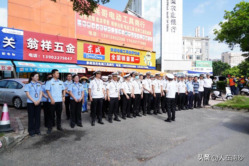 【南沙街整治金岭北路乱象】金岭路作为南沙街道重要的主干道路，长期以来，道路沿线车
