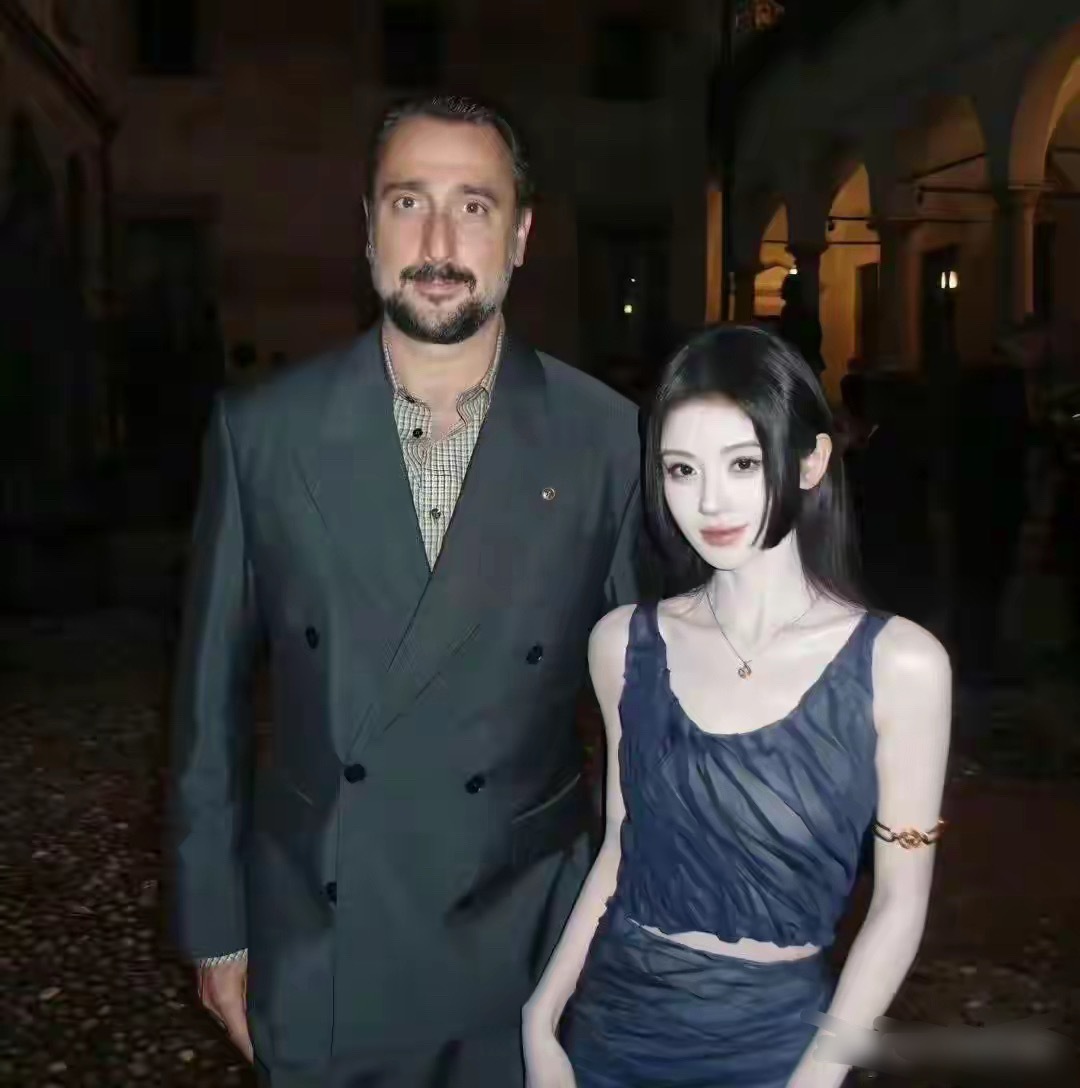 事实证明，外国人不会p图。看鞠婧祎和赵露思对比就知道了 