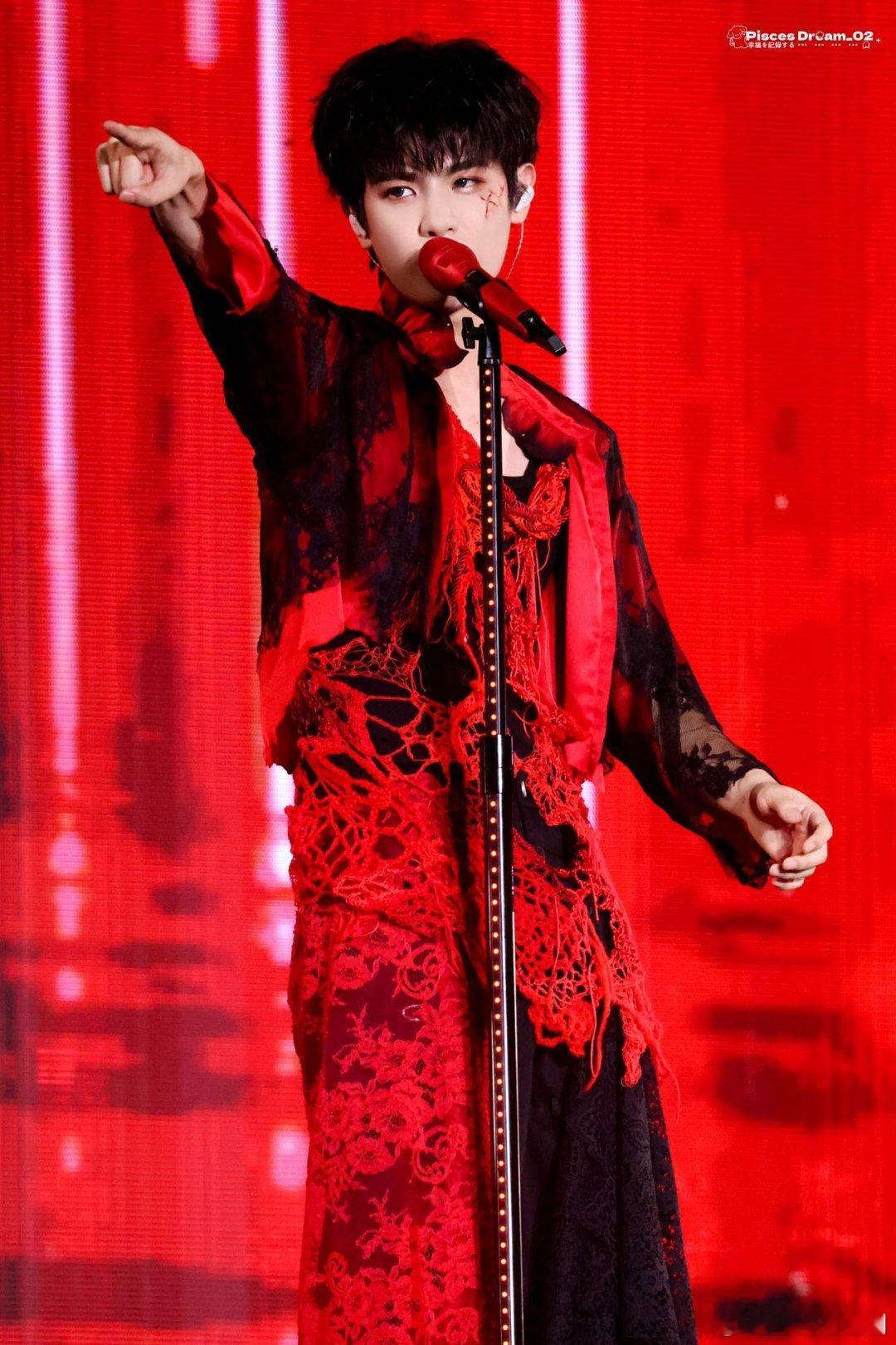 黄明昊贾想世界演唱会 太好了，终于等到贾想世界演唱会官宣啦，又可以看到舞台上大放