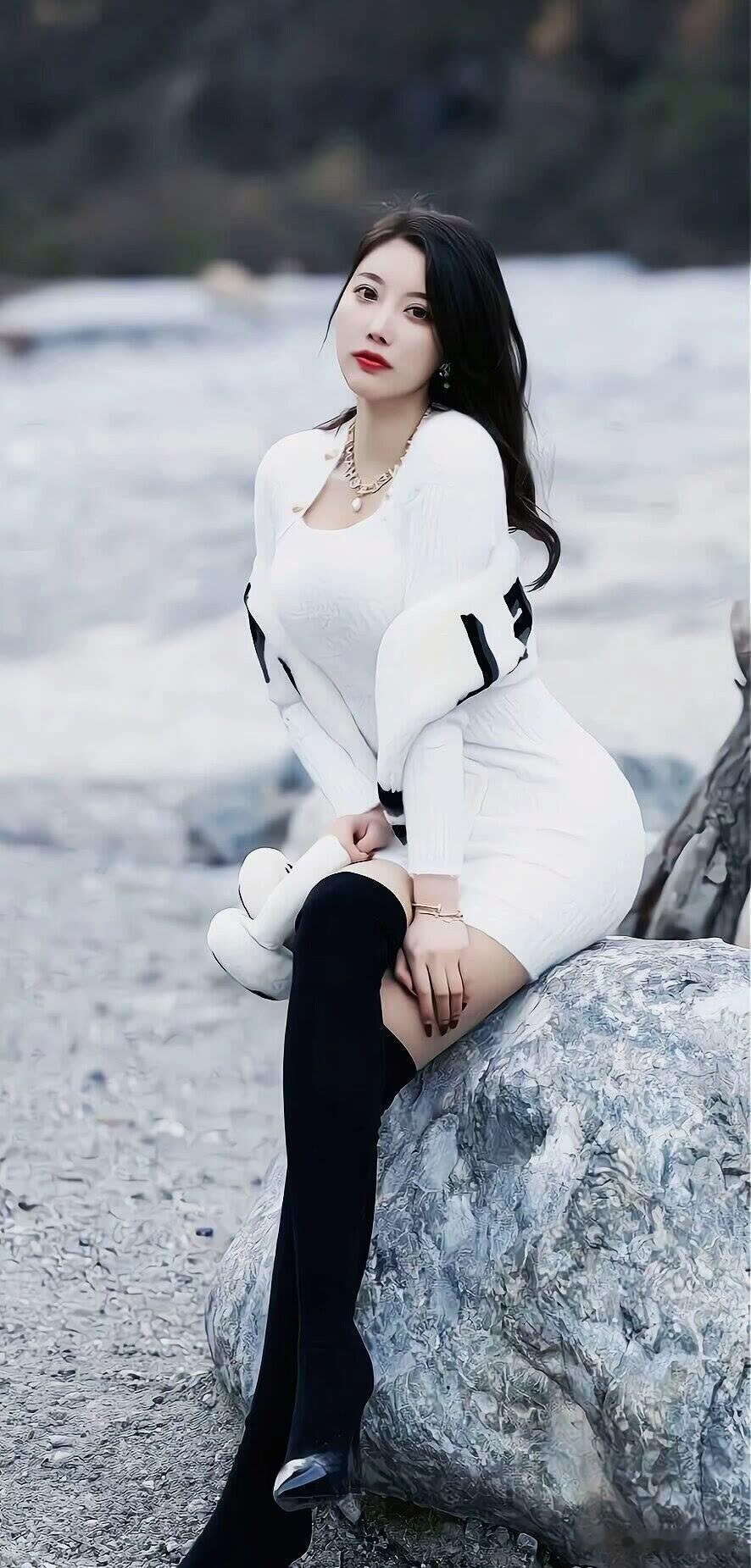 从此我们跃入人海，各有各的风雨和灿烂。美女人像群 分享每日正能量