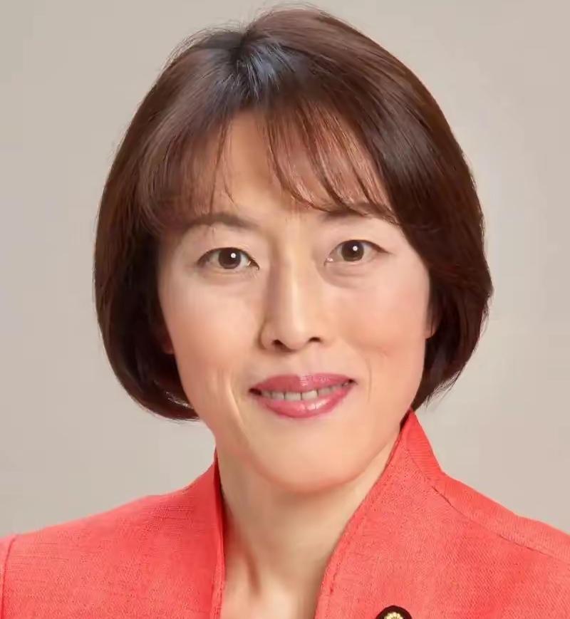 日本的新年，不太平静；田村智子上台，第一句话就批评高市早苗；说她的言论，伤了中日