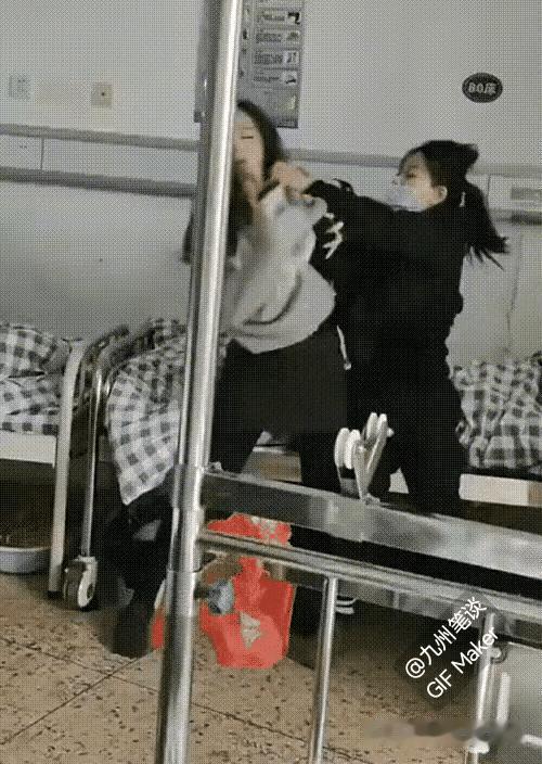 两女争一男[灵光一闪]，此男必有过人处[捂脸]