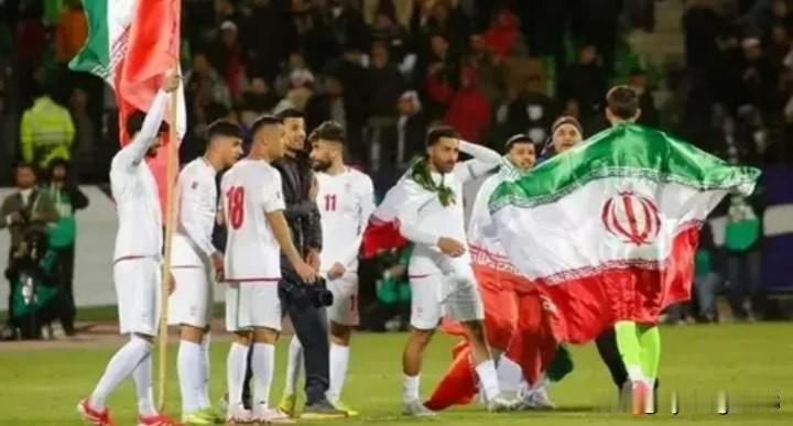 🇺🇸🇮🇷路透社：美国向参加世界杯的伊朗足球队成员发放签证

最初，伊朗队