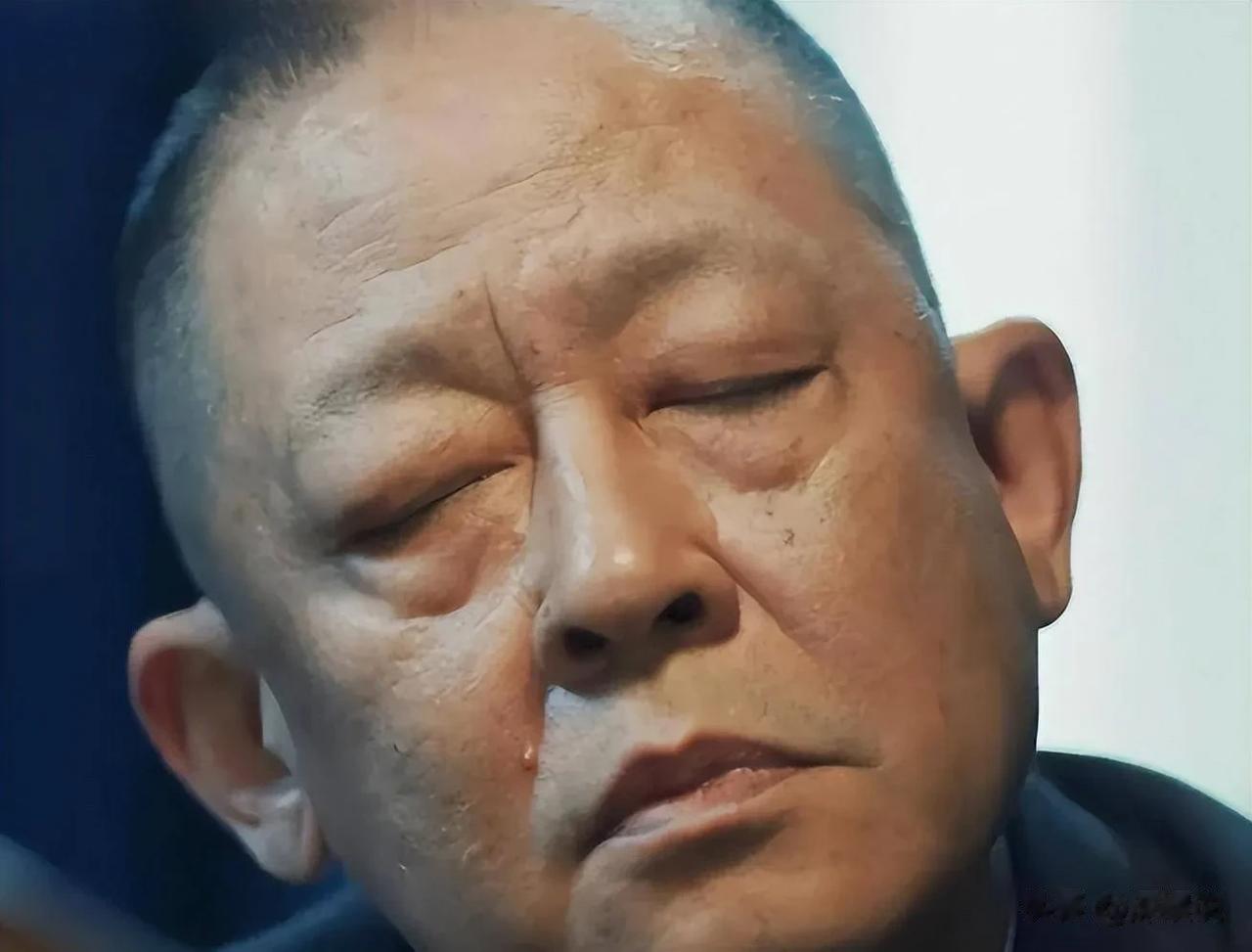 当年在混贴吧的时候，在狩魔手记吧，有一个老大哥说自己一个人跑到酒店开间房，在里面