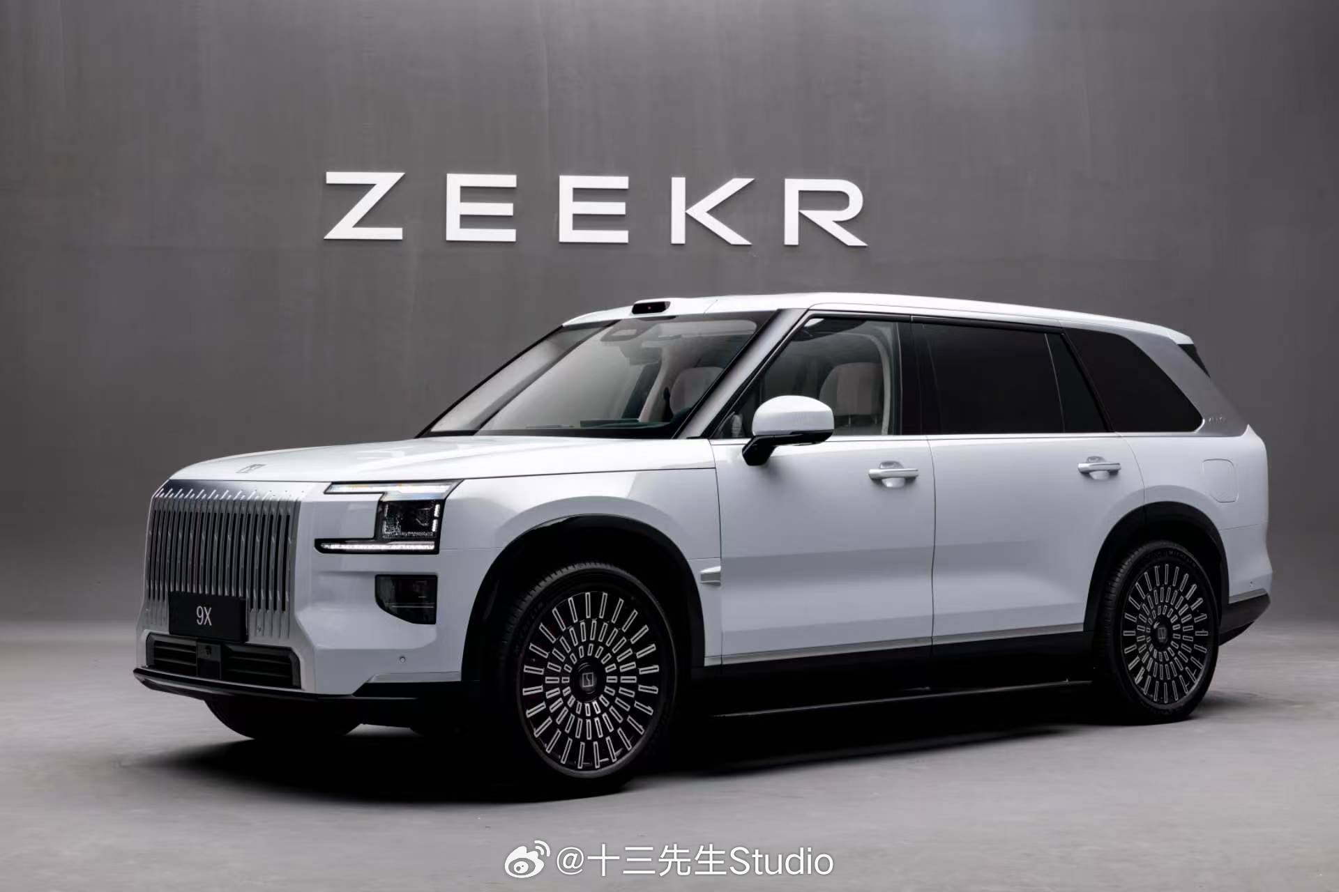 极氪9X五座版开启预售了，没有预售价，参考六座版的46.59万起吧，未必就是更低