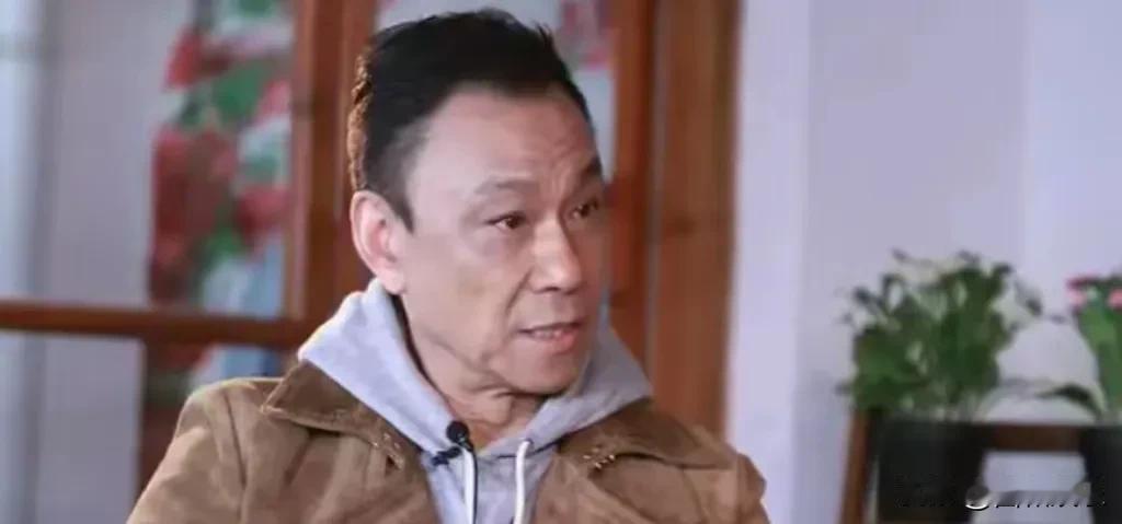 四和娱乐:关注
于谦老师面相显老，真的该注意保养了吗？

在相声界，于谦老师的大