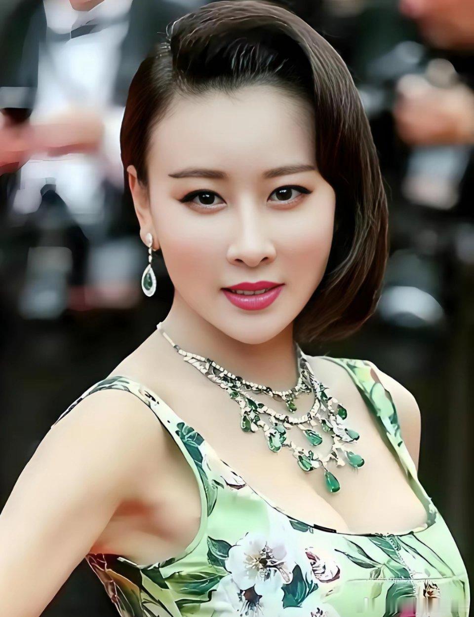 看了半天《耀眼》，才发现演金善喜这演员，不就是在电视剧《以法之名》里饰演柳韵的那