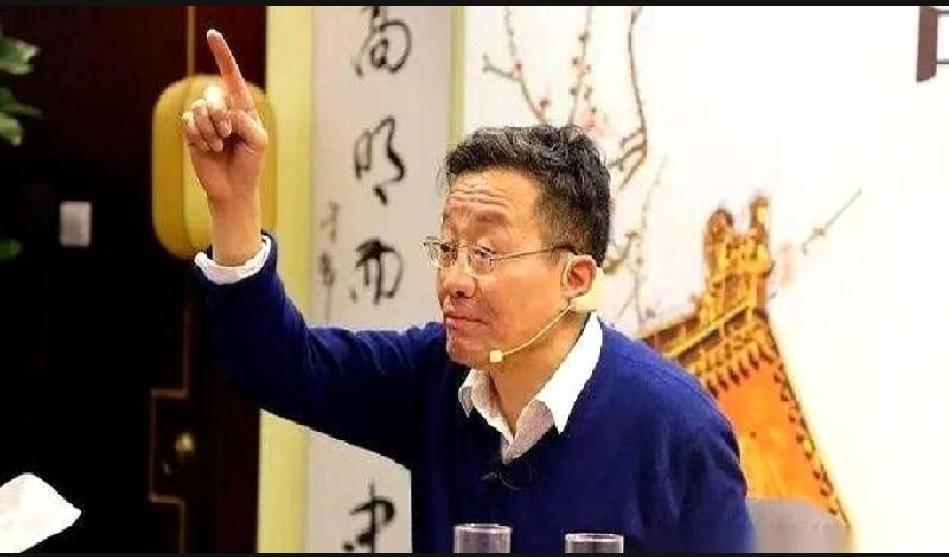 很多人都在说：“努力赚钱就能解决一切问题。”其实都错了。

真正的问题，是人与人