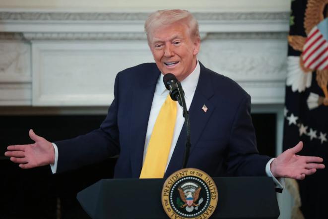 特朗普放出狠话，若伊朗敢动用武力镇压示威人群，美国就会出手相救，而且已进入备战状