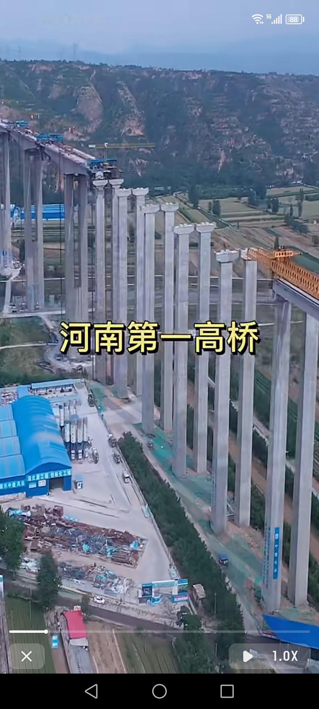 中国不愧是“基建狂魔”，三门峡弘农涧河特大桥就是又一力证。这座桥9号墩墩高达12