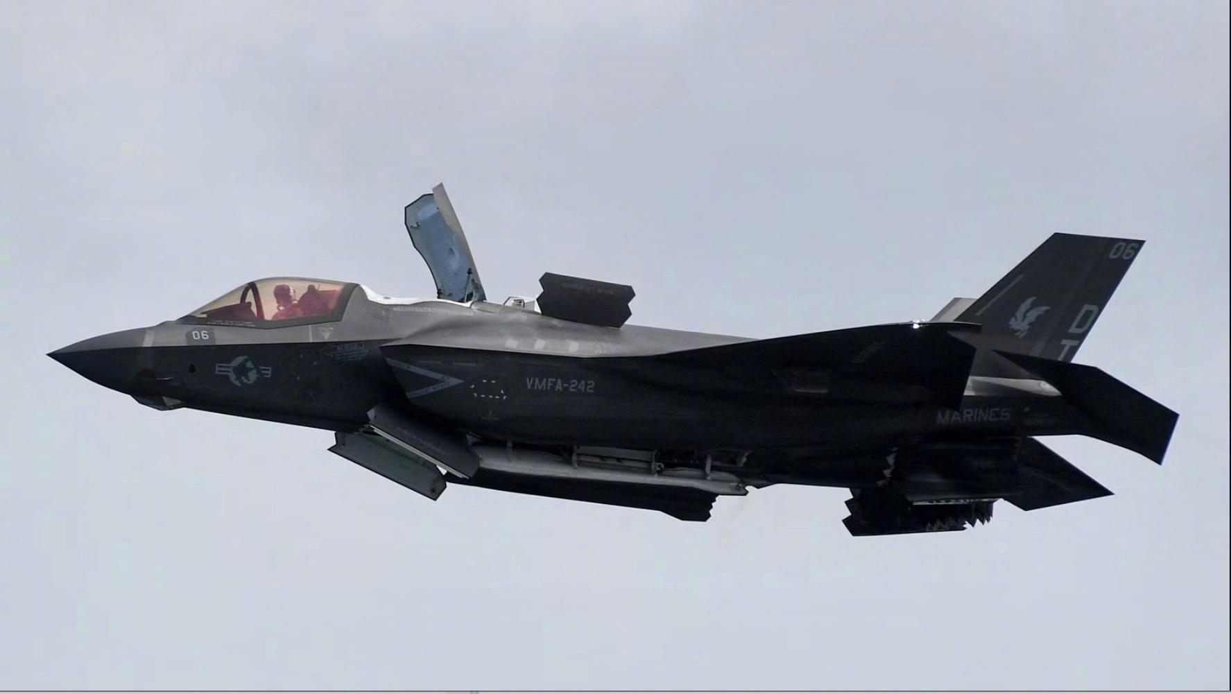 #十余架美军F35战机访韩# 【韩军：十余架美军F-35系列隐形战机访韩参演】据