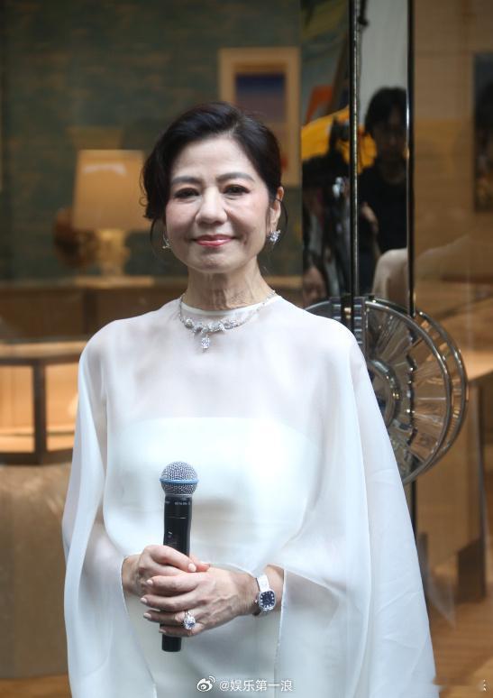 钟楚红没有复出的打算66岁的钟楚红 据港媒，66岁昨日在香港出席活动，对于外界一