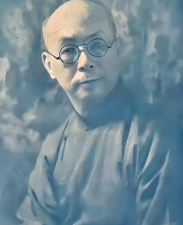 中国最大的汉奸是谁？他远比汪精卫更加可恨。曾经要是没有他，日本连中国大门都进不了