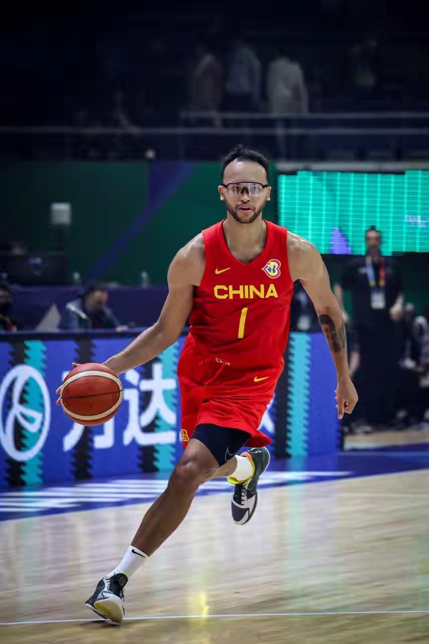 体育 下午3点，李凯尔亲自辟谣：没有把国籍变回美国！并配上中国国旗李凯尔回应国籍