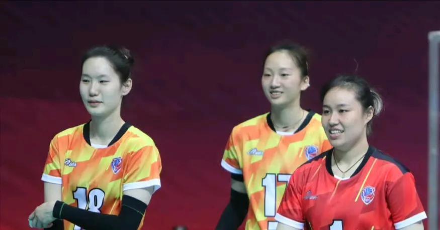 上海女排在全锦赛中以3-0完胜浙江女排，赢得第五名。首发阵容中，仲慧和欧阳茜茜的