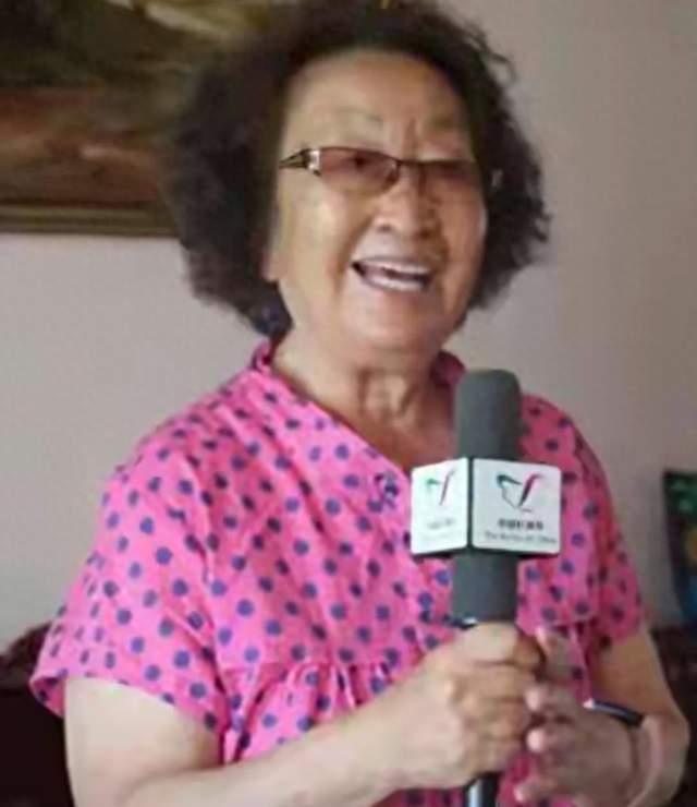 蓝格子手帕还在侧幕，彭玉93岁离世前问的不是女儿是“老陈”