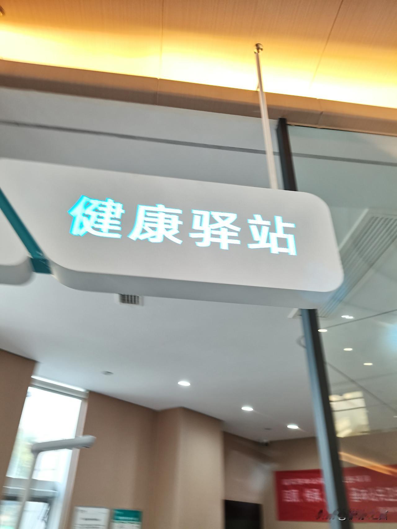 左遮右挡，东躲西藏，终究没逃过“三高”的召唤。
郑重宣布：明天，公元二千零二十五