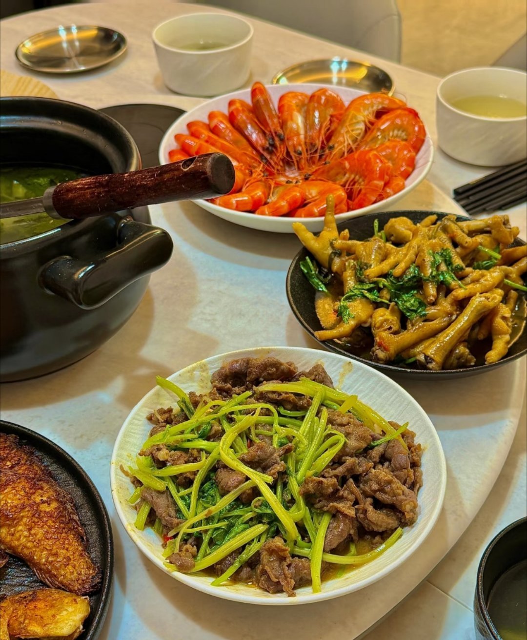 吃饭，不等你们了！ 