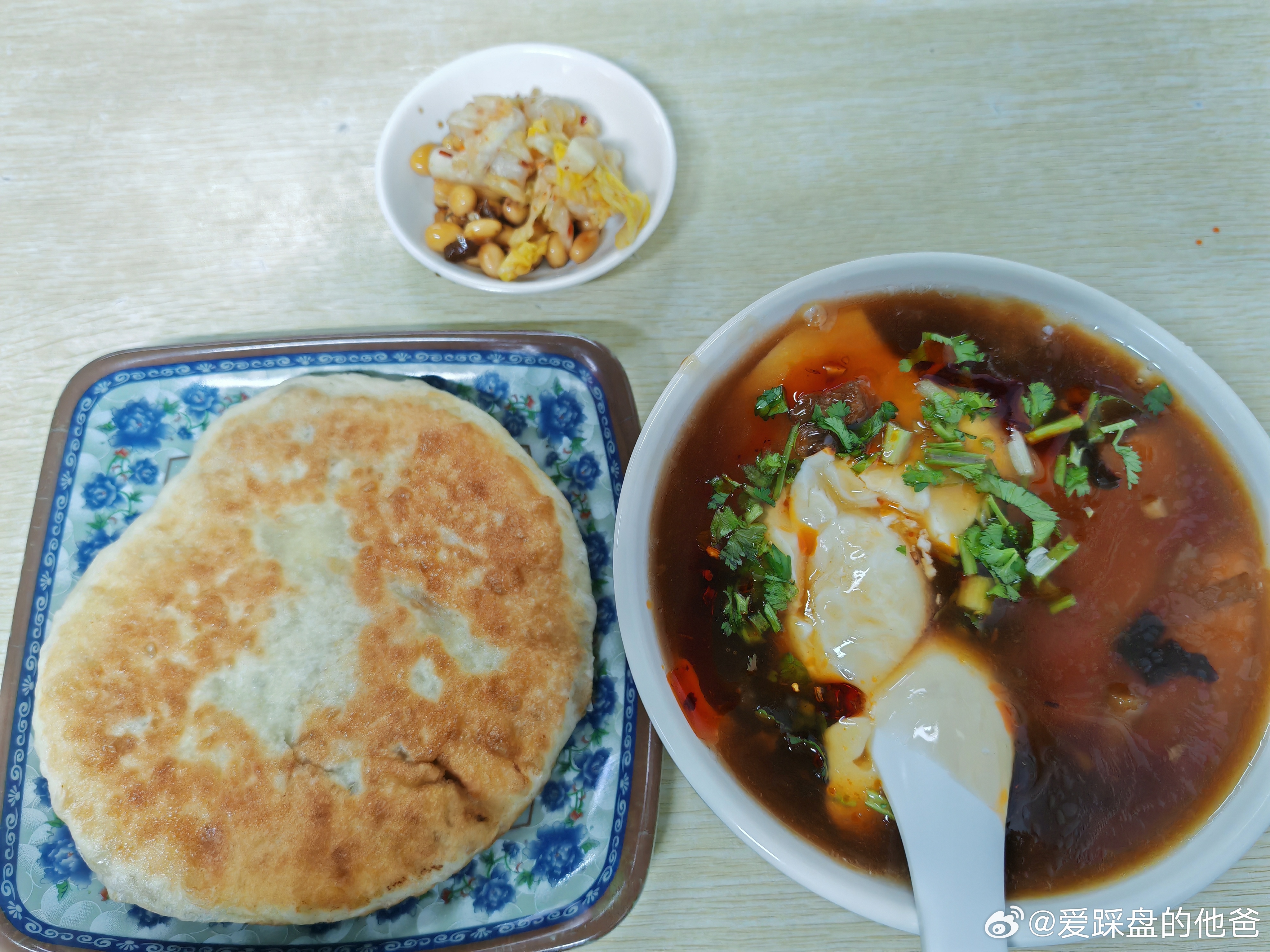 吃早餐，10元，就是豆腐脑太咸了，老板死犟死犟的，拒绝做淡。 