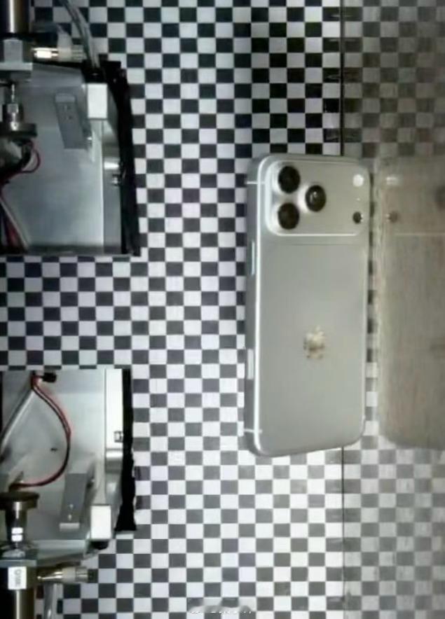 曝iPhone18Pro将混用闪存这被扒的，简直了……注意看1TB版本的iPho