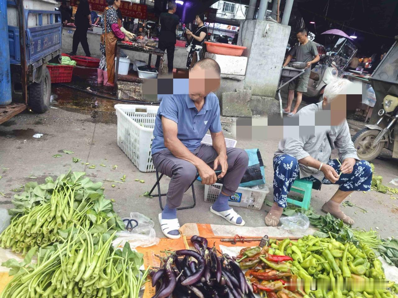 夫妻二人其中一方都不要过于依赖另一方。

前几天我回油田，抽空去看了看我曾经的老