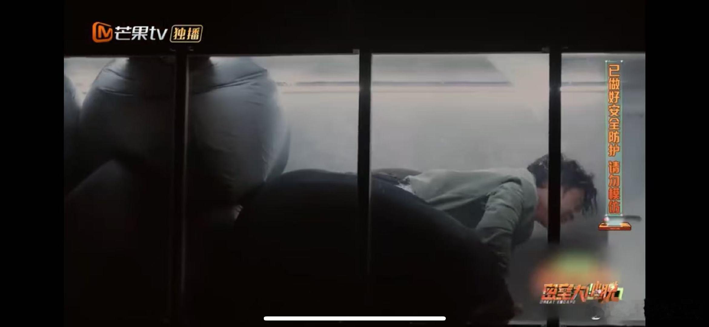 大张伟从不吝啬夸奖 密室大逃脱 为大老师的暖心夸奖打call！节目中队友稍有成就