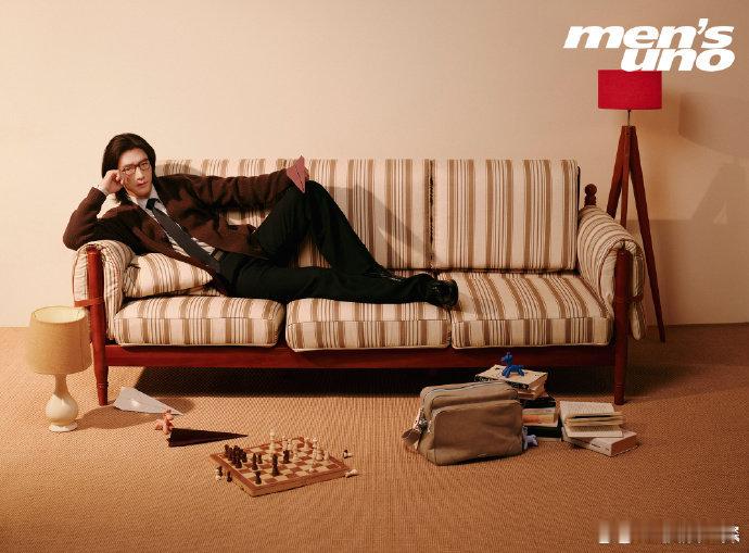 此沙这下真成衣架子了此沙也太会藏了，身材好到没话说，宽肩细腰的，穿啥都合身，自带