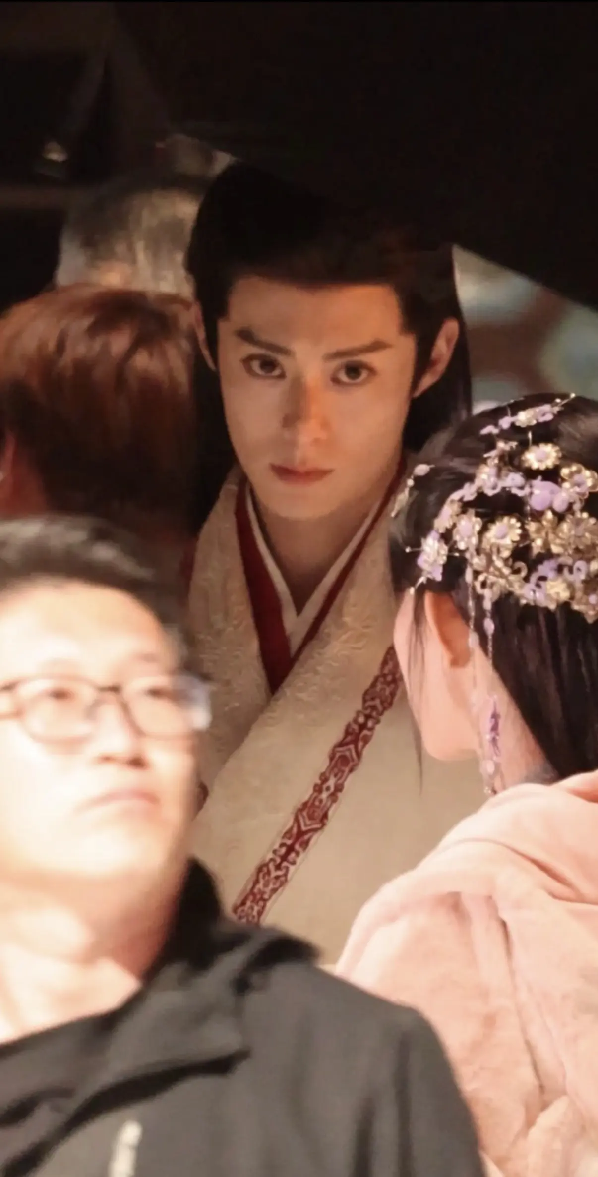 不知道 反正景行的身材很曼妙