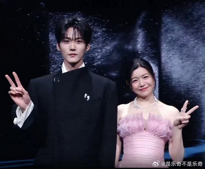 妙不柯妍周柯宇陈妍希走红毯周柯宇陈妍希合体红毯 李雾岑矜售后来了啊啊啊 