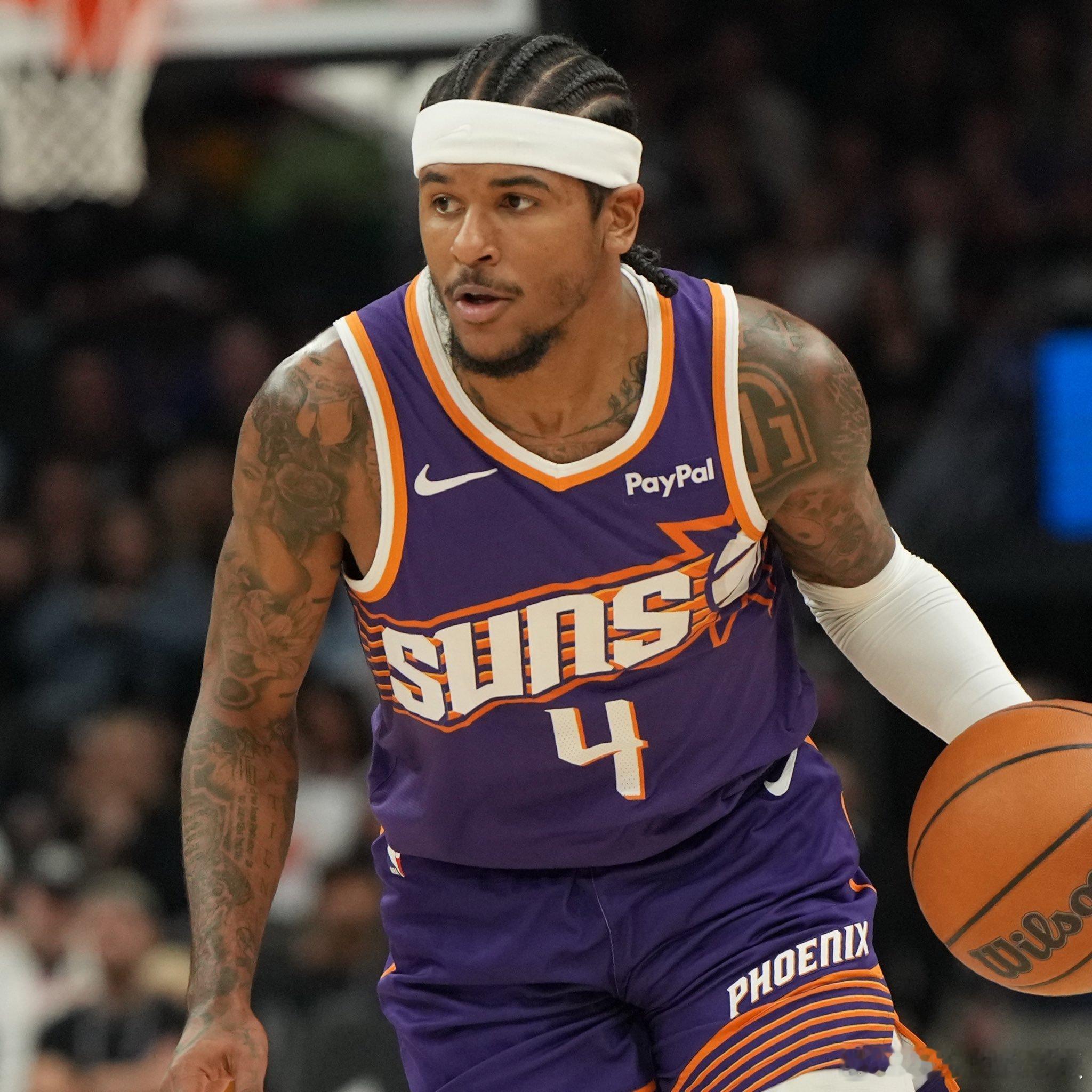 布克（右脚踝伤病管理）和杰伦-格林（右腿筋伤病管理）均缺席今日对阵雷霆的比赛。太