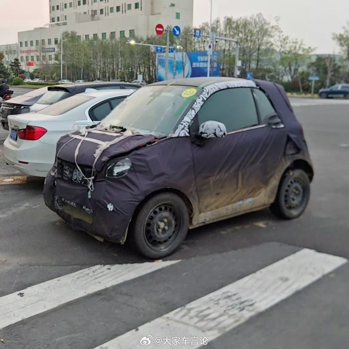 厉害的网友分享疑似 Smart 2号谍照，这月底的北京车展会现真身吗