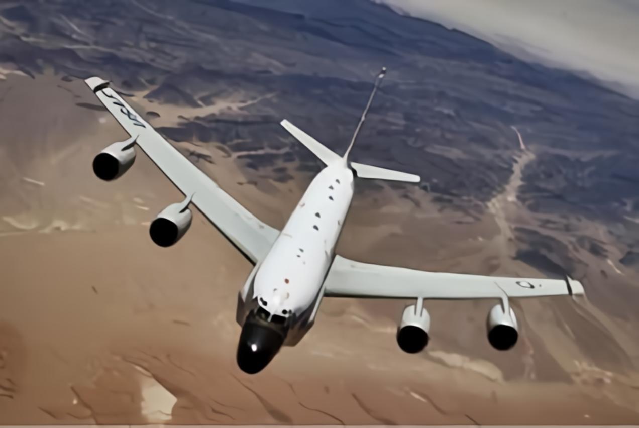 乌克兰安-124“秃鹰”运输机安-124是安东诺夫设计局研制的一款四发远程运输机