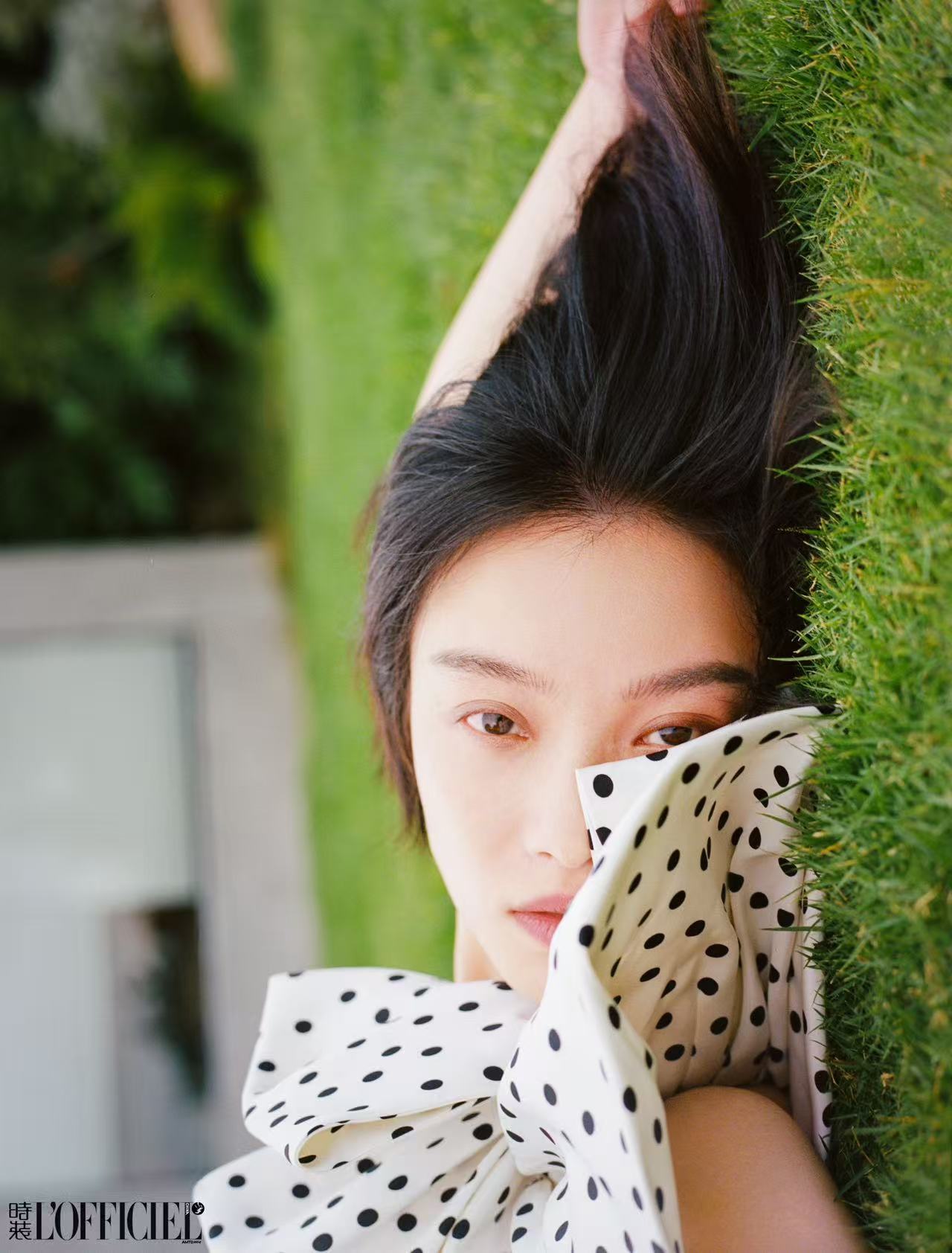 倪妮时装闭年刊 时尚掌控力这块，倪妮从没输过！闭年刊里她化身色彩叙事者：红是燃烧