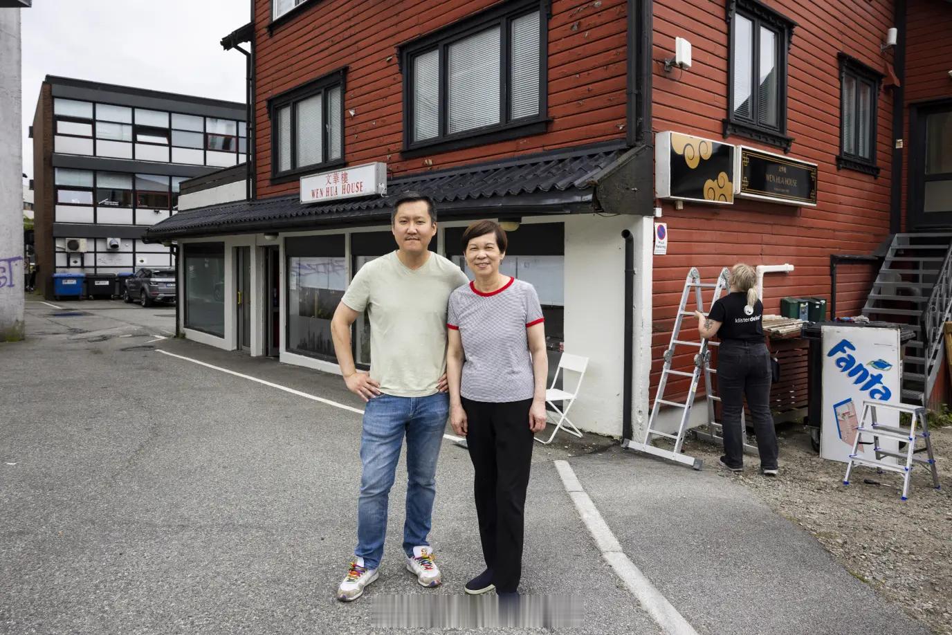 哈兰德家乡中餐馆成打卡点：从小吃到大，签名球衣挂上墙。在英超不断刷新纪录之前，哈